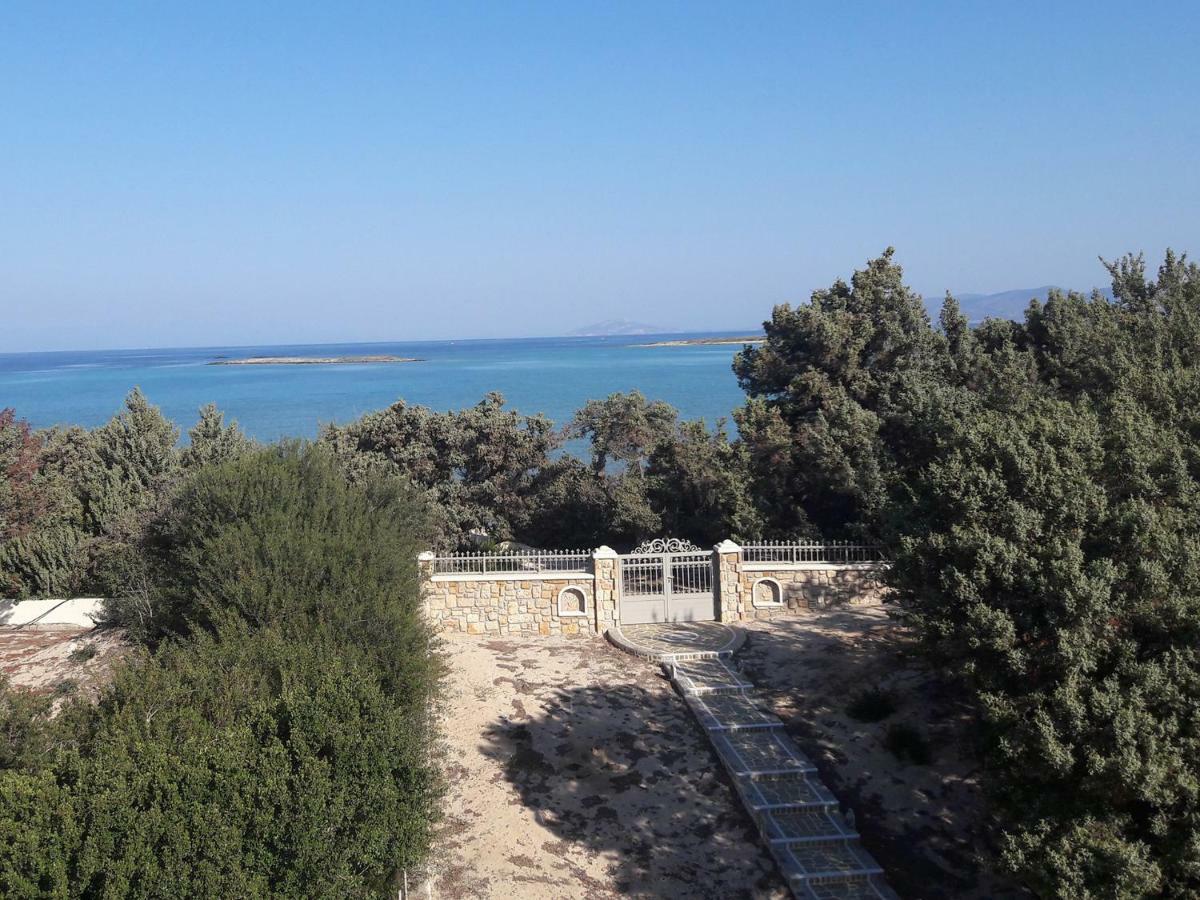 Elafonisos: Two Storey House On The Sea Front Exterior photo